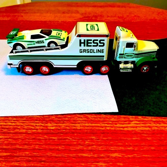 1991 “Hess” Gasoline Toy Hauler with Lamborghini Race Car - Picture 6 of 11